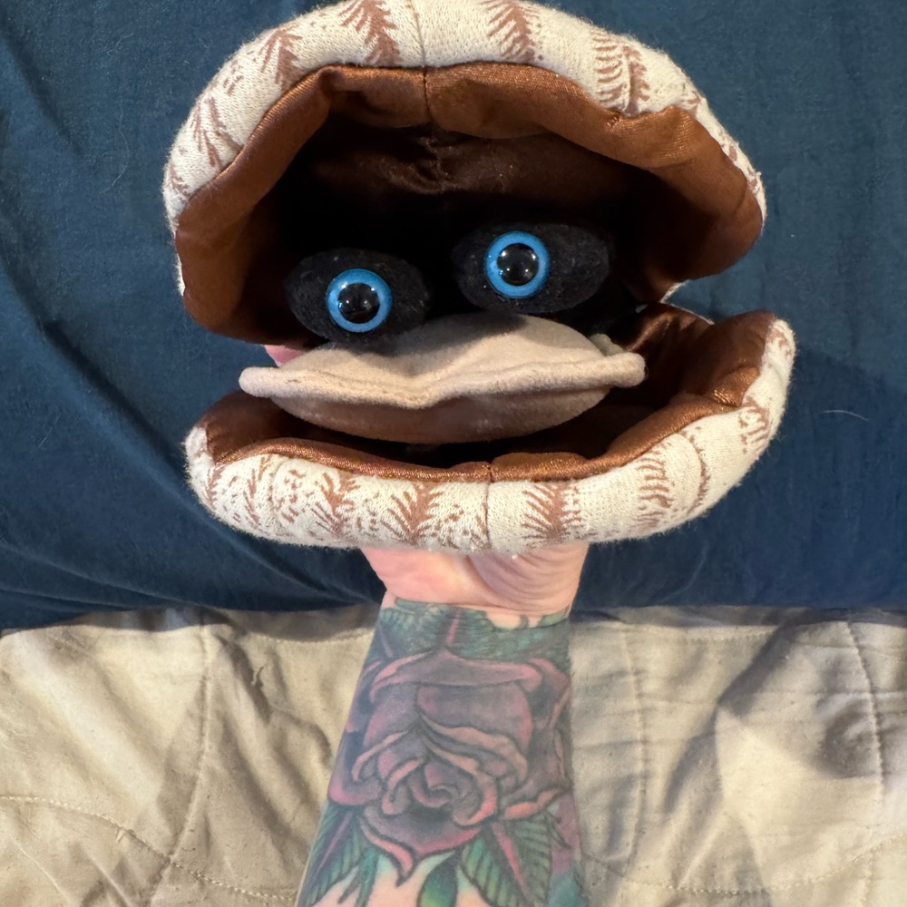 Plush Clam Puppet - Picture 2 of 2